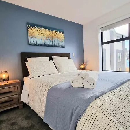 Elegant Cbd Apartment